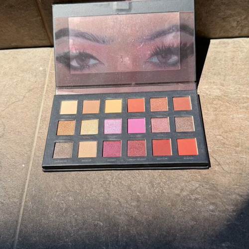 Huda Beauty Desert Dusk Eyeshadow Palette like new