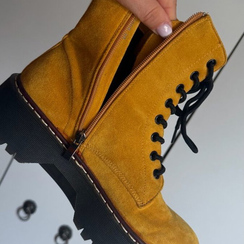Boots size 40 like new, yellow orange