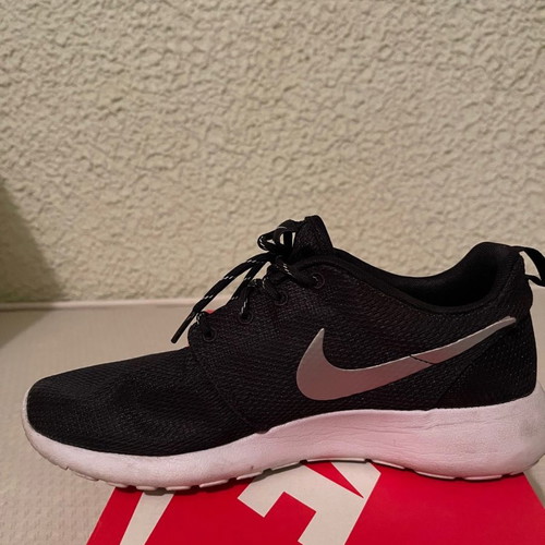 Nike Rosherun athletic shoes used, size 41, black