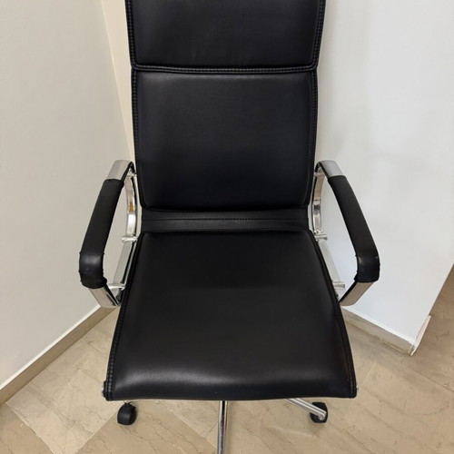 Woodwell Office Chair Synthetic Leather like new, black