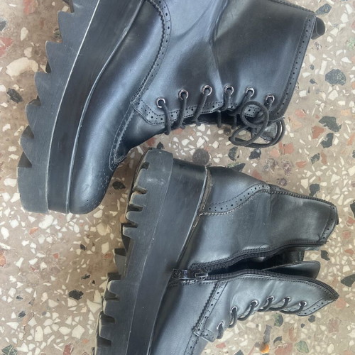 Migato black ankle boots size 39 like new with brogue details
