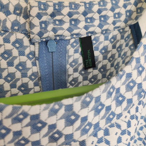 Φόρεμα mini Benetton μεταχειρισμένο με κεντημένο μοτίβο, μέγεθος M/L