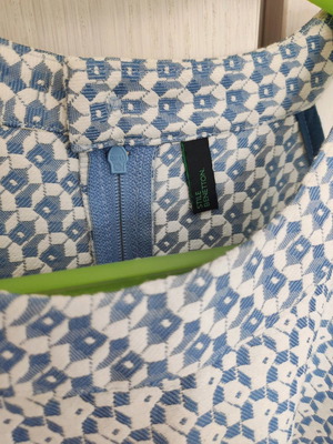 Φόρεμα mini Benetton μεταχειρισμένο με κεντημένο μοτίβο, μέγεθος M/L