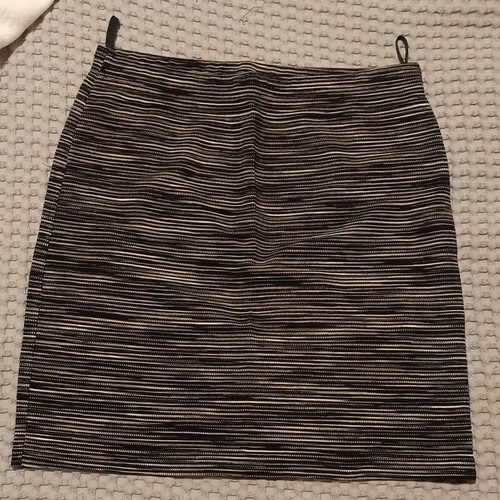 Attrattivo skirt like new, black and white, size M