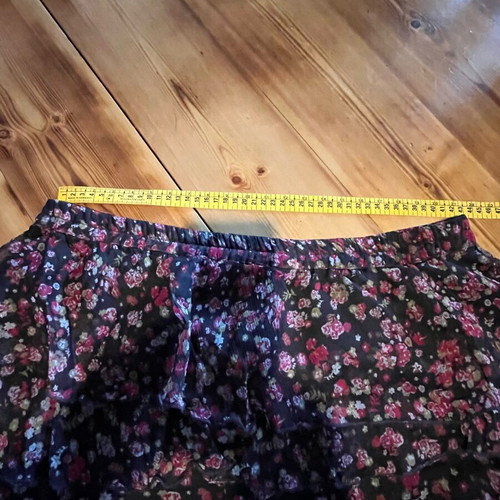 Boho floral skirt used, La Redoute Collections, black and pink