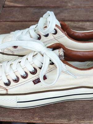 Γυναικεία δερμάτινα Janessa sport νούμερο 37 σαν καινούργια, μπεζ αθλητικά