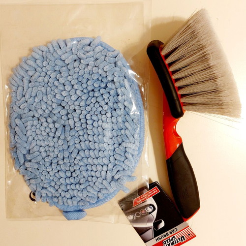 Ultimate Speed car cleaning set with brush and microfiber sponge