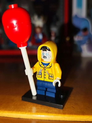 Georgie Denbrough (Dead) σαν καινούργιο με βάση, κεφάλι και μπαλόνι