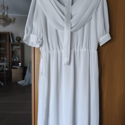 Vintage white dress like new with back design