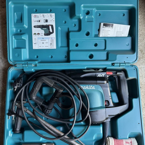 Makita rotary hammer drill 1510W with SDS MAX1213C