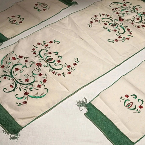 Table runner and two napkins with embroidery and fringes, new