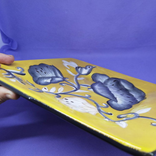 Yellow square ceramic plate like new, 23 cm, hand-painted
