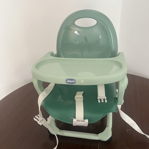 Chicco Pocket Snack booster chair like new for 6-36 months