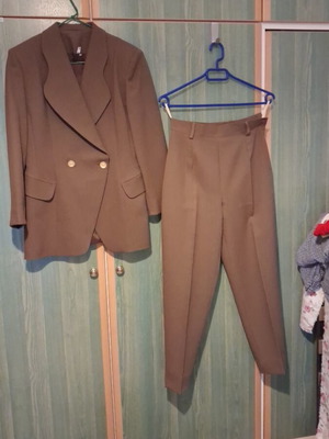 Women's suit size 34 used, brown