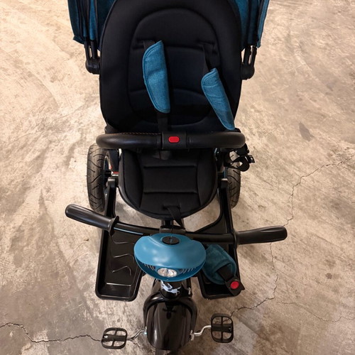 BYOX Jockey tricycle with music tray, turquoise