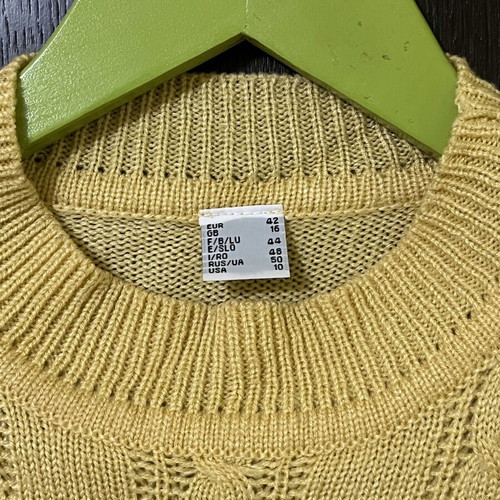 Mockneck yellow knit sweater like new