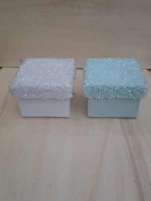 Cardboard square boxes with bead lids, white and light blue, set of 2