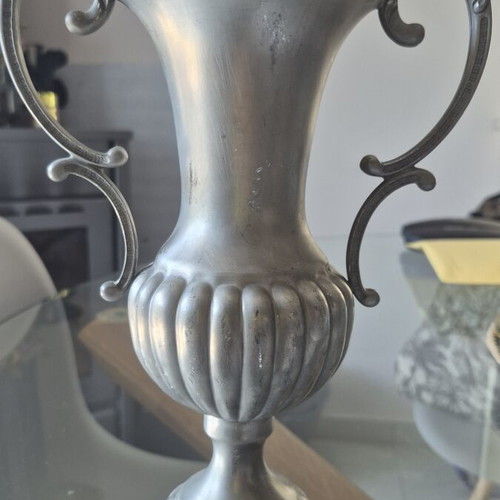 Vintage metal vase like new