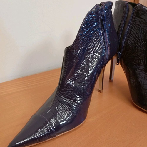 Beatrice ankle boots purple new size 39