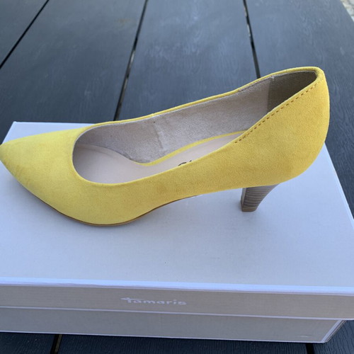 Tamaris yellow low heel shoes, size 38, suede and textile