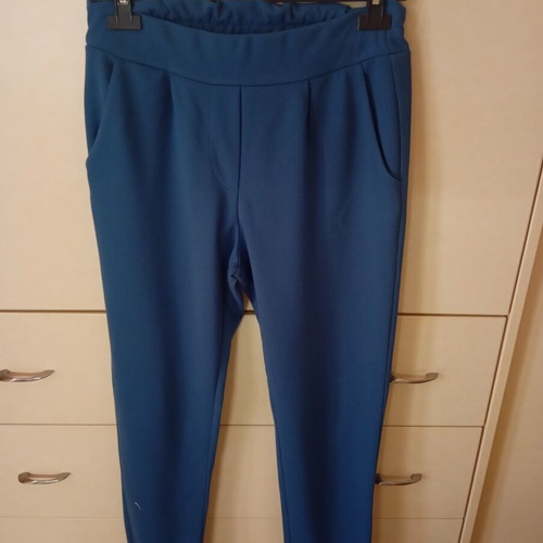 Pants set like new, sizes M and L, blue and pink