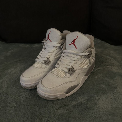 Air Jordan 4 Retro sneakers size 42 like new, white and grey