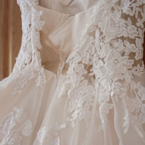 Wedding dress A-line size XS used with built-in cups and carrying case