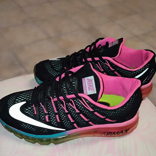 Nike athletic shoes like new, size 40, black and pink