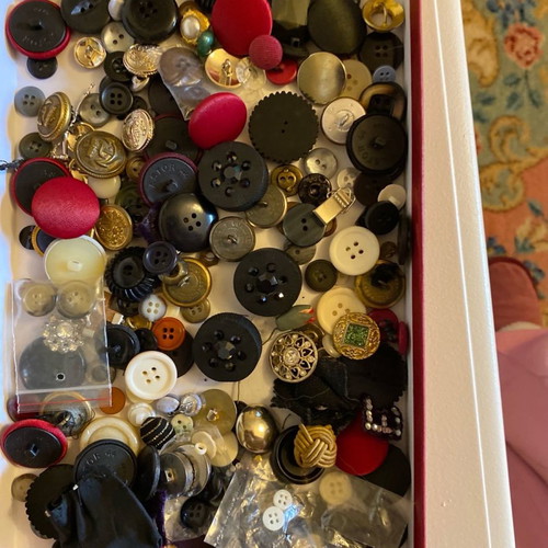 Clothing buttons used, pack of 220 pieces