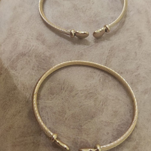 Women's Steel Bracelets Set of 2 with Heart Details Gold Tone New