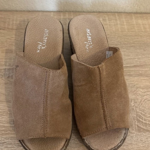 Adam's Shoes Flex Leather Platforms size 37 new, brown