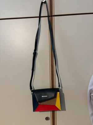Bag to Bag small shoulder bag like new, multicolor with zipper