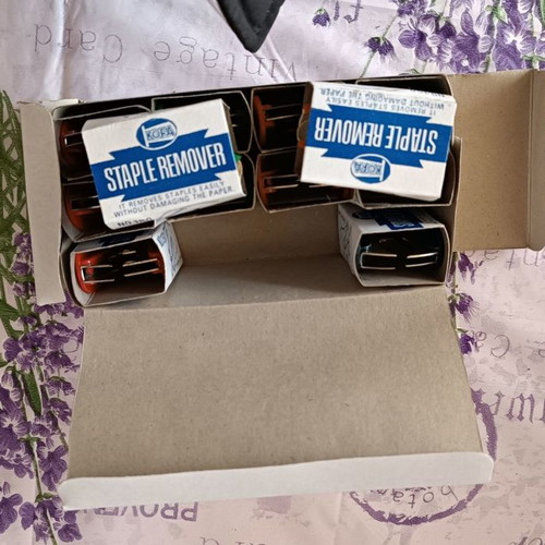 Staple removers crab style new, pack of 48, assorted colors