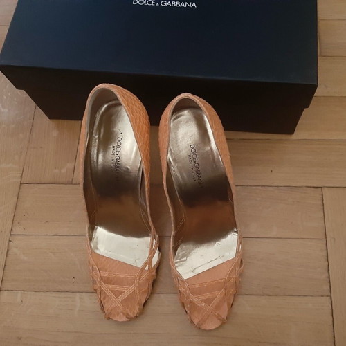 Dolce & Gabbana strappy high heels in peach leather like new size 36
