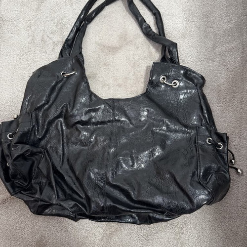 Elegant black shoulder bag with patent leather effect used