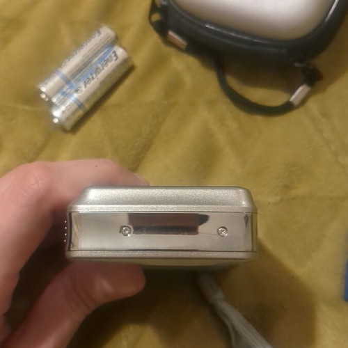 Nikon Coolpix L6 camera with 128MB memory card and case