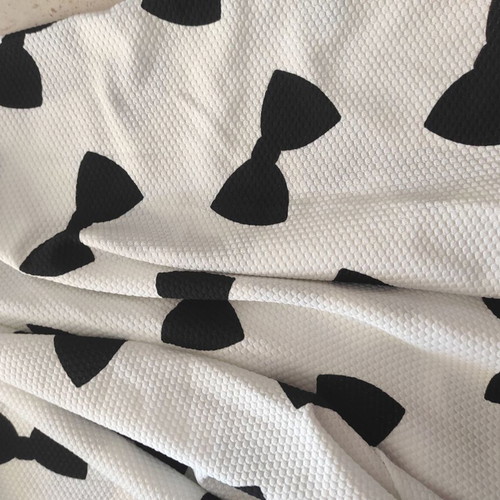 Girl's skirt with bows like new, size 12 years, black and white