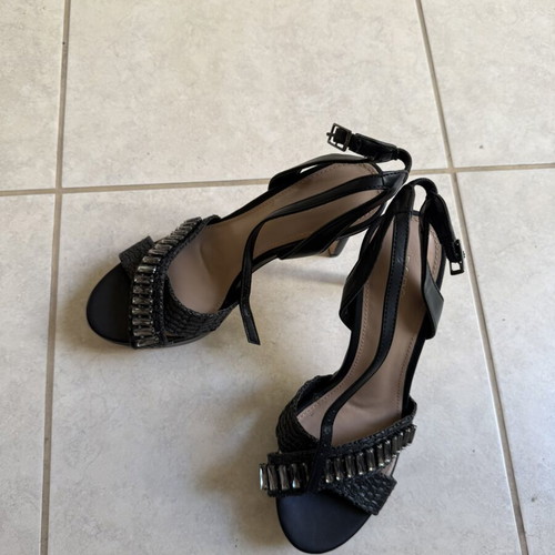 BCBG Maxazria black heels size 36.5 like new