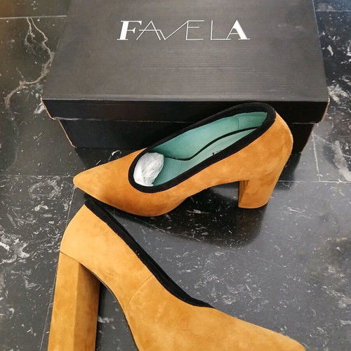 Favela women's shoes new, yellow pumps size 39