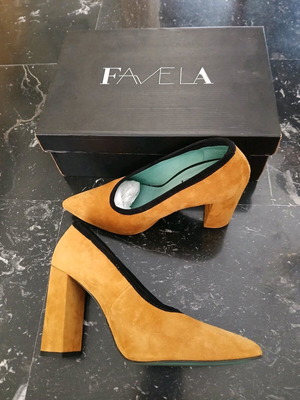 Favela women's shoes new, yellow pumps size 39