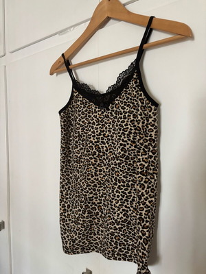 Top with thin straps animal print size XL like new