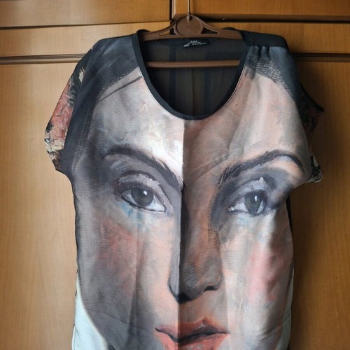 Zara blouse with design like new, size M, black