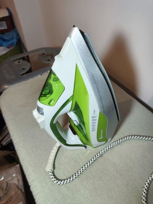Rohnson R-349 Steam Iron and Ironing Board Set used, 2750W