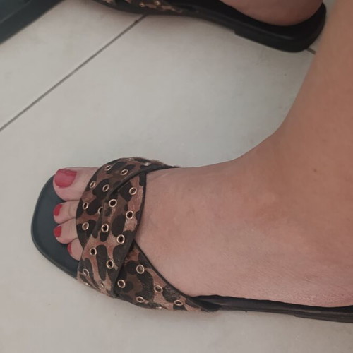 Flip-flops pack of two like new, sizes 37 and 38, black and leopard