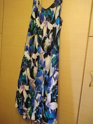 Long Italian dress like new with beautiful pattern