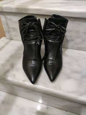 Booties size 39 black like new