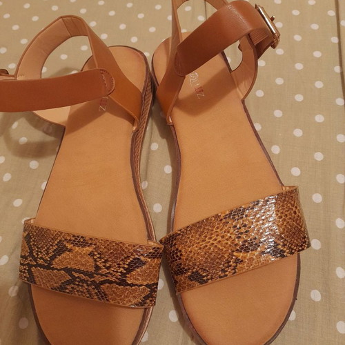 Πέδιλα καινούργια Νο 37 flatform απομίμηση κροκό με αφρώδη πάτο