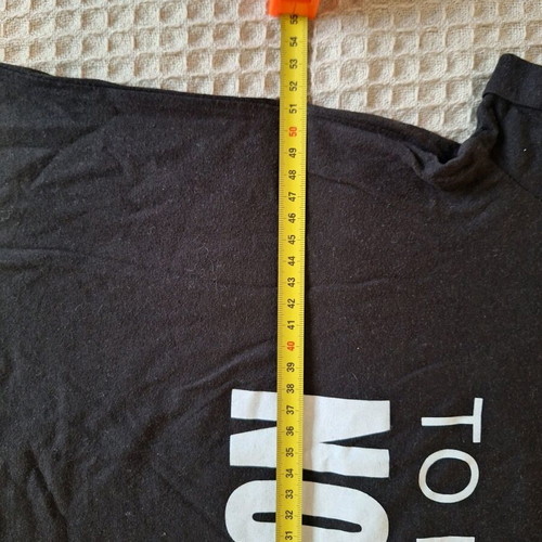 Crop black short-sleeve blouse with white letters like new