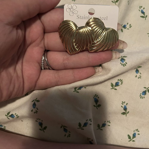 Gold Heart-Shaped Earrings new, stainless steel