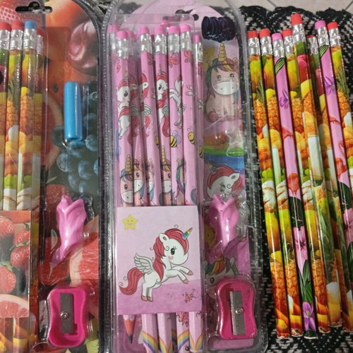Pencils new, pack of 33 with sharpener and grip